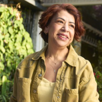 maricela-smiling-gazing