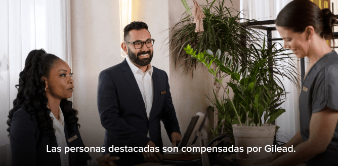 grupo de gente diversa colaborando