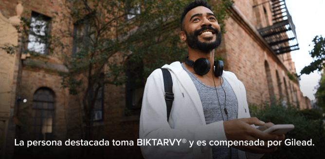 hombre joven sonriendo