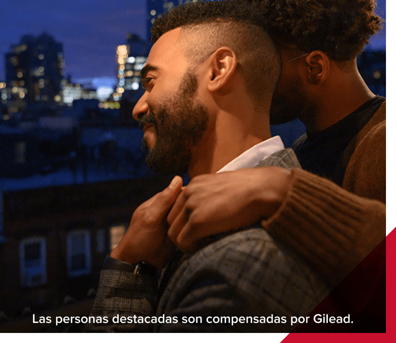 pareja de hombres abrazados
