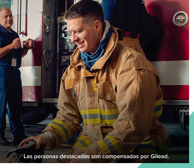familia joven jugando con un niño