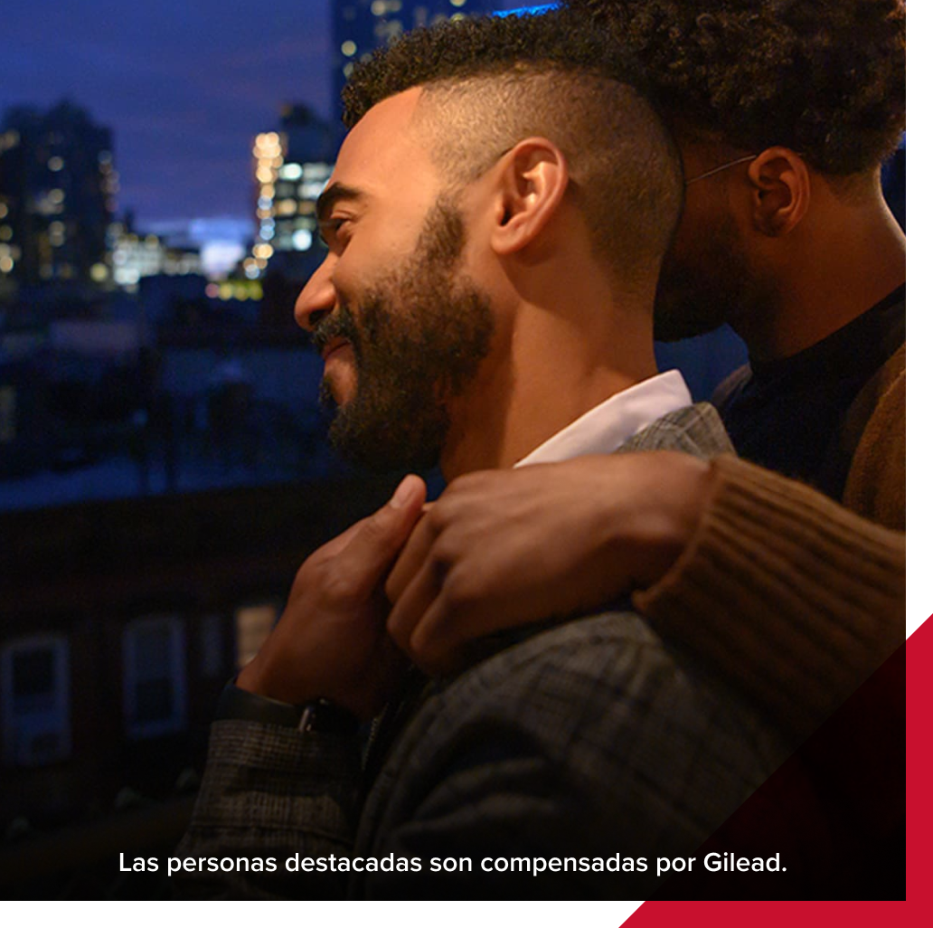 pareja de hombres abrazados