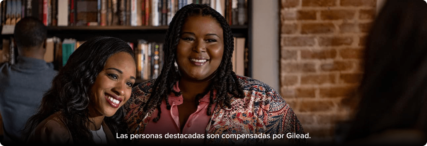dos mujeres sonriendo